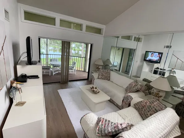 202 Woodlake Wynde, Oldsmar, FL