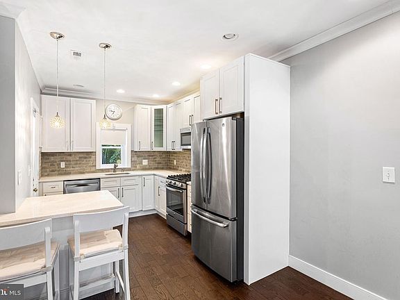 5th image of 1831 Manton St