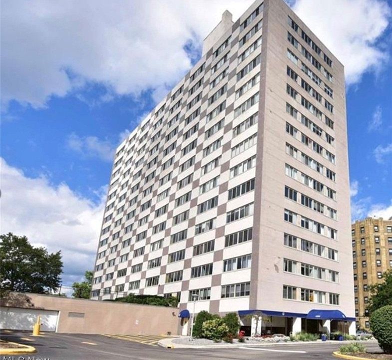 1st image of 12520 Edgewater Dr APT 602