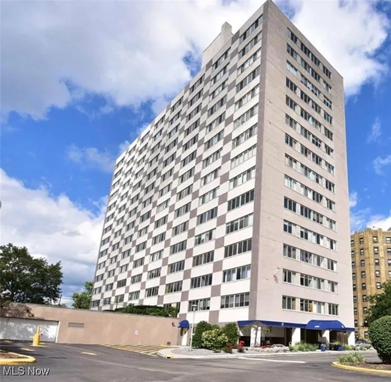 12520 Edgewater Dr APT 602 photo 1