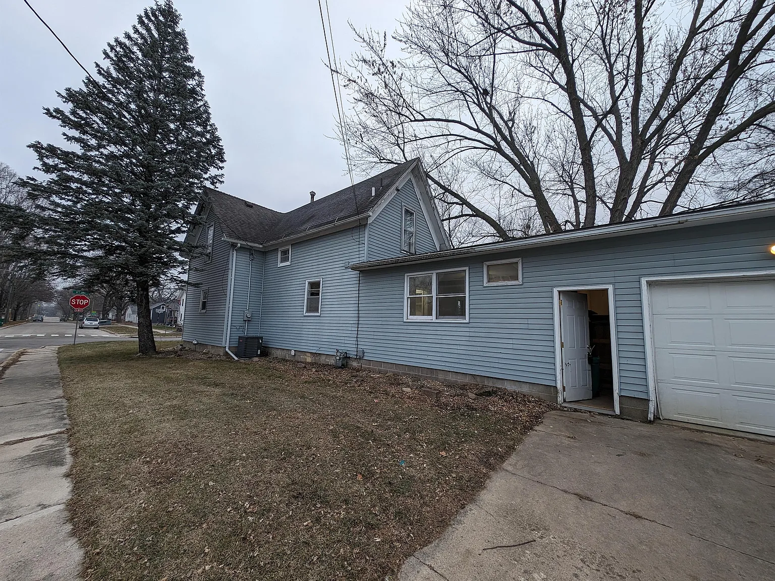 301 6th Avenue Southwest - 1 — Photo 1