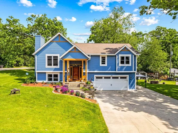 W984 White Oak DRIVE, East Troy, WI 53120