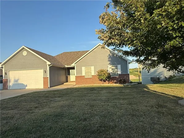 1706 Bluebird Ct, Atchison, KS 66002