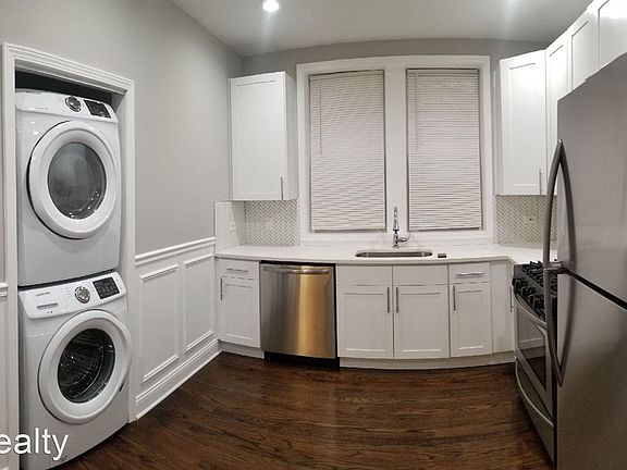4th image of 3134 N Leavitt St #8956760