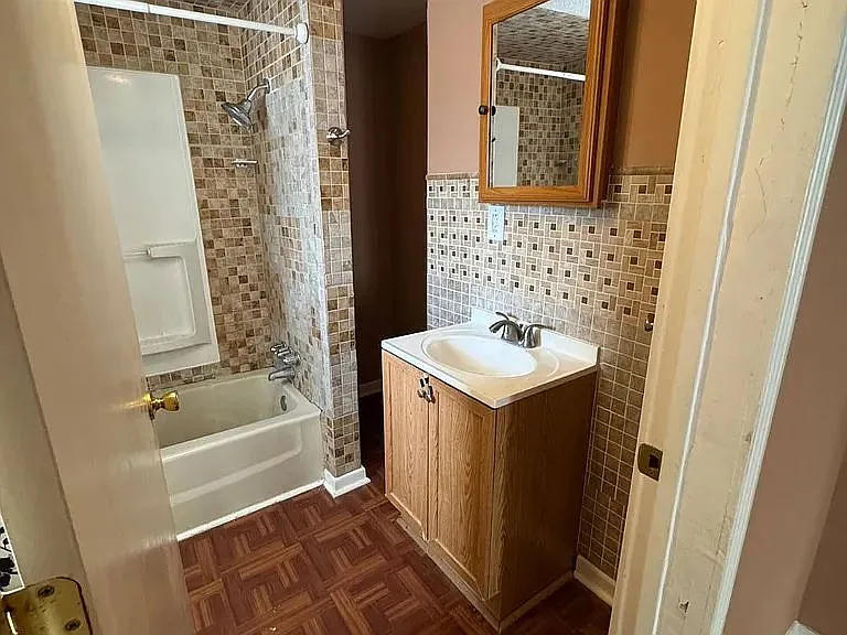 208 1/2 E Cherry St #1 — Photo 6