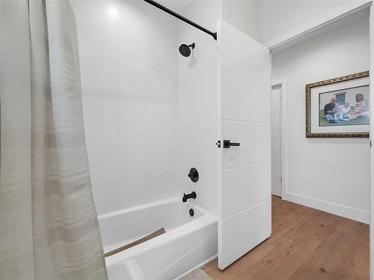 2200 Bay Blvd #A — Photo 44