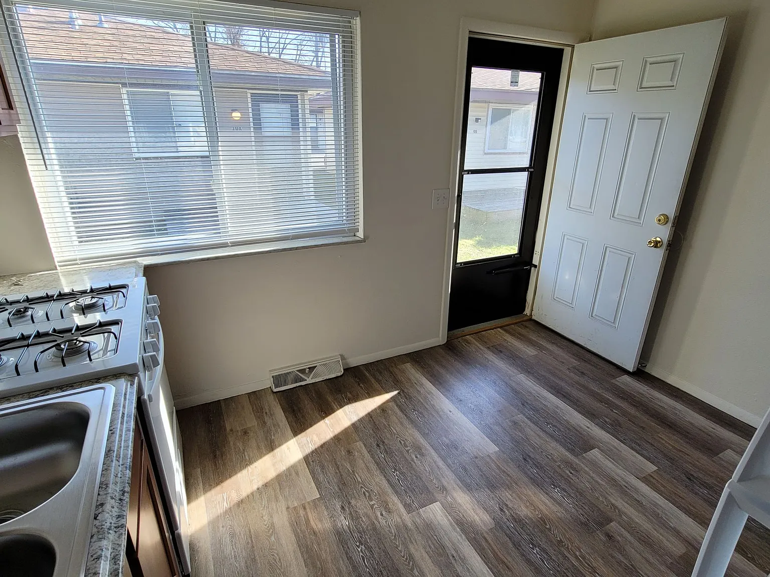 Creekwood — Photo 3