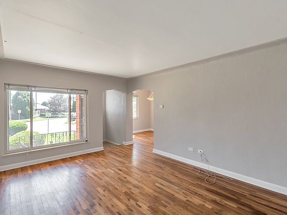 2nd image of 1611 Winona Ct Unit 1605