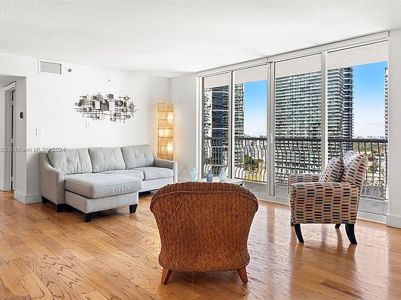 3rd image of 1200 Brickell Bay Dr APT 2523
