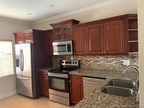 3rd image of 1096 SW 180th Ter