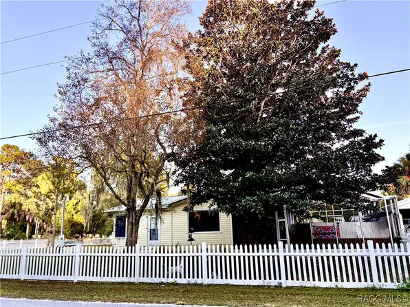 8358 W Highland St, Homosassa, FL 34448