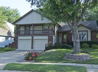 510 SW Raintree Dr, Lees Summit, MO 64082