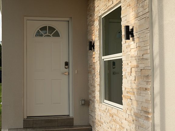 2nd image of 2464 Warne St