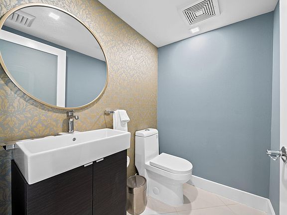 5th image of 610 W Las Olas Boulevard #1712n