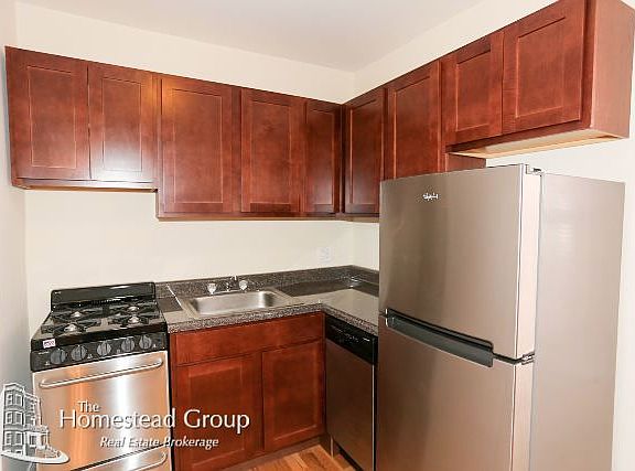 2nd image of 821 W Cornelia Ave APT 0316