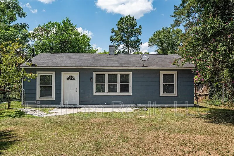 3 bed, 1.0 bath, 1016 sqft, $1,350 — Photo 1