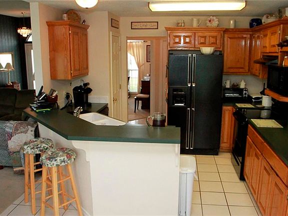 3rd image of 1004 E Green Acres Dr