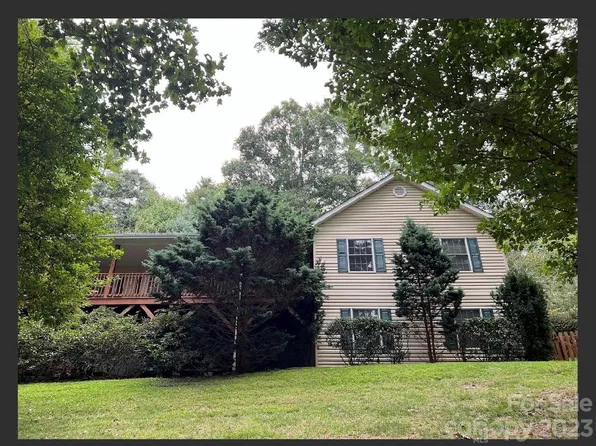 576 Brook Knoll Cir, Weaverville, NC 28787