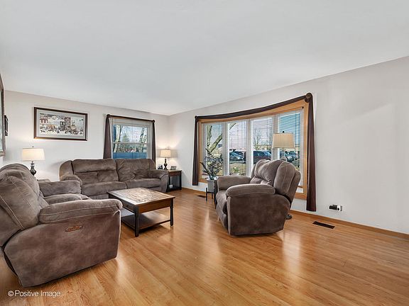 5th image of 1606 Glen Ellyn Rd