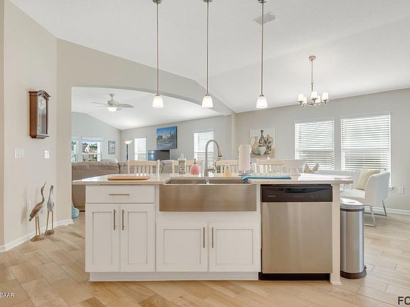 4th image of 127 N Coopers Hawk Way