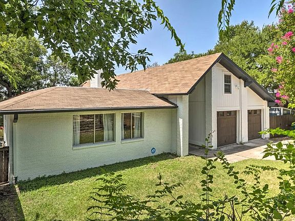 2nd image of 703 Brownlee Cir #A