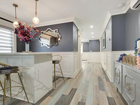 5th image of 12 James St N