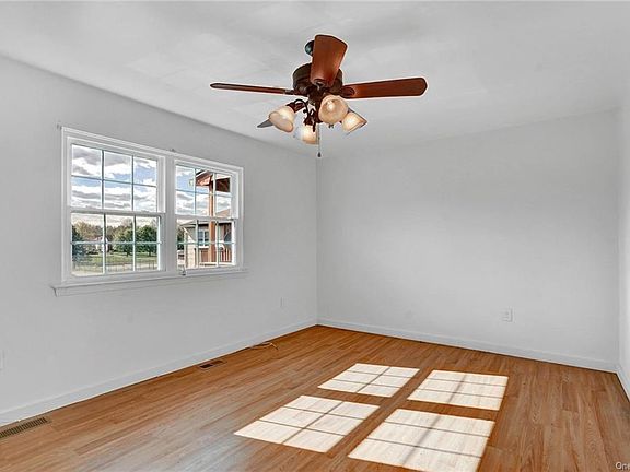 5th image of 15 Weathervane Dr APT 20