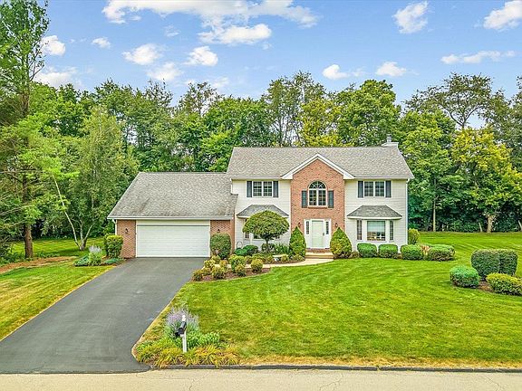2nd image of 8647 Oakwood Glen Dr