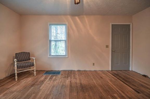 3rd image of 252 Alabama St