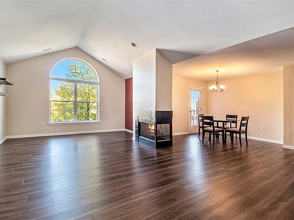 3rd image of 3226 Primrose Ln