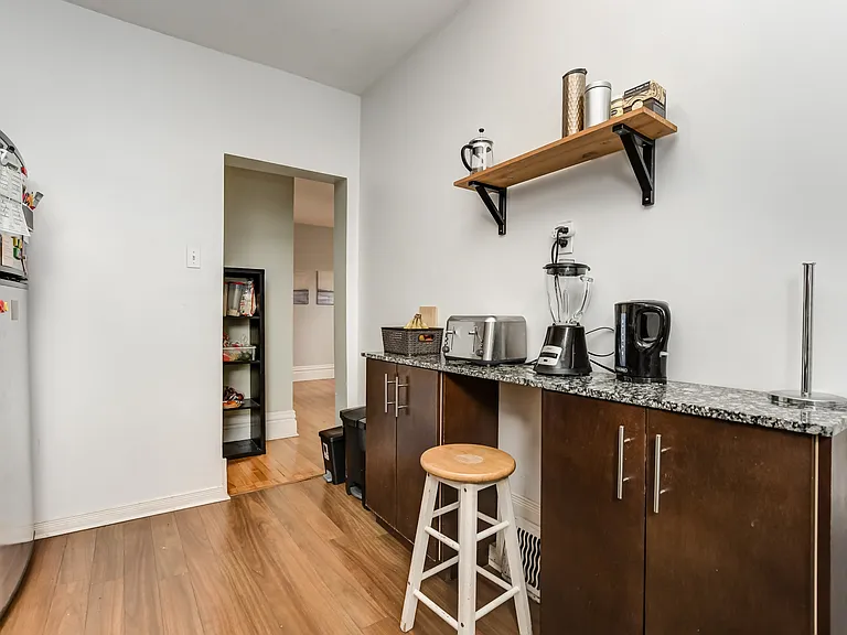 1074 Gladstone Ave — Photo 13