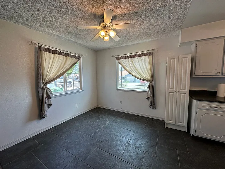 5542 Cypress St — Photo 4