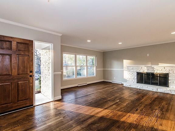 2nd image of 439 Oakland Dr