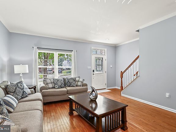 4th image of 8 Catherine Ln