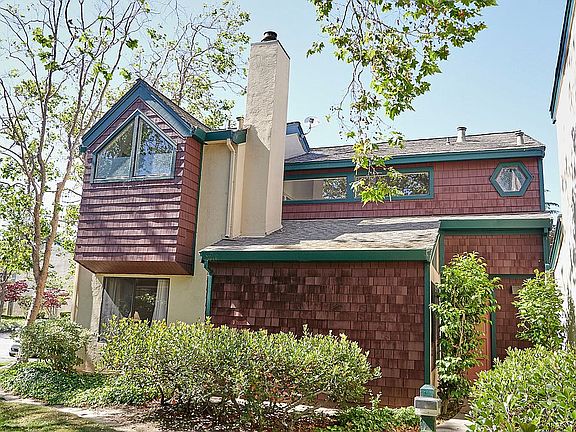 2nd image of 402 Lagunaria Ln