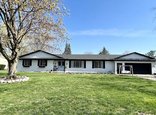 8428 Apple Blossom Ln, Flushing, MI 48433