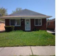 20653 Hollywood St, Harper Woods, MI 48225
