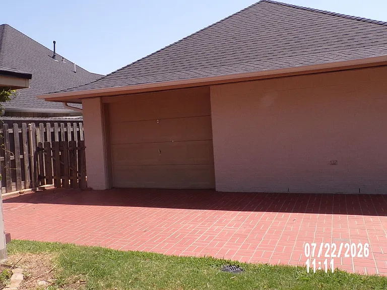802 NW Seaton Pl — Photo 31