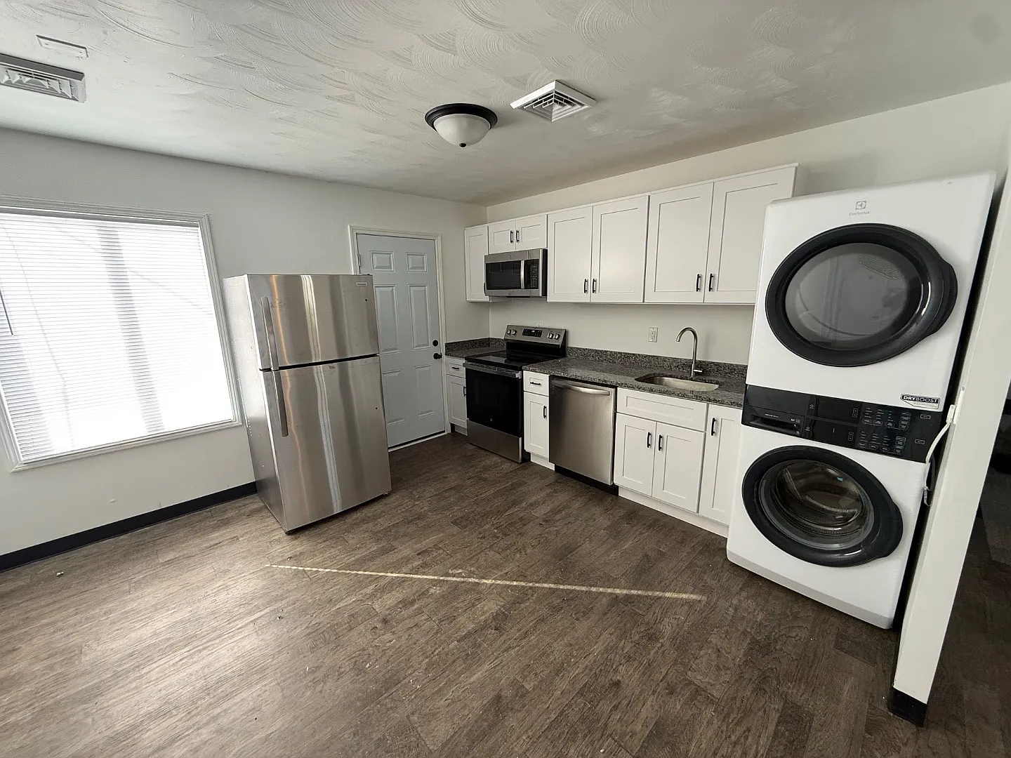 420 N Main St — Photo 2