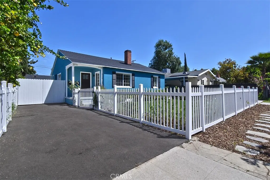3 bed, 1201 sqft, $3,850 — Photo 1