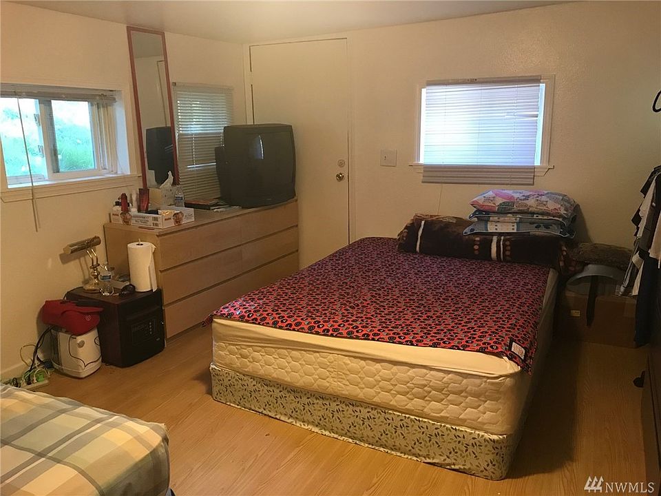 2nd image of 10927 25th Ave SW