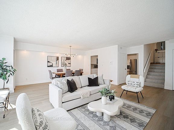 4th image of 33 Harbour Sq #2232