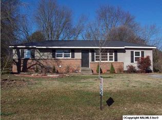 204 Meadowbrook Dr, Albertville, AL 35951