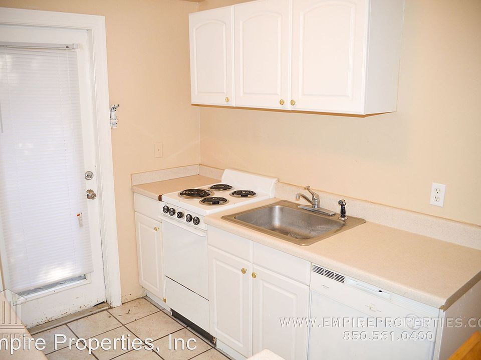 1st image of 111 Columbia Dr APT 4