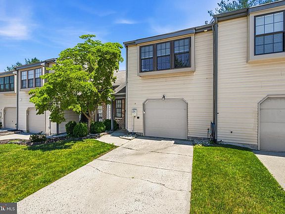 3rd image of 9 Emily Ct