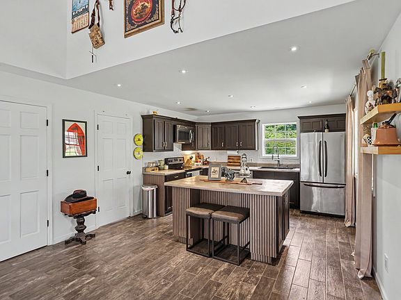 5th image of 2188 Hicks Ln