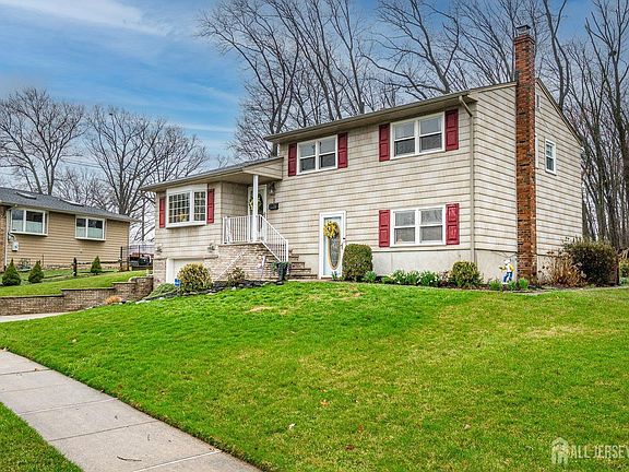 3rd image of 8 Adelphi Ct