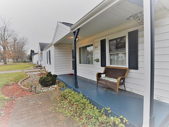2nd image of 1625 Roseland Ave