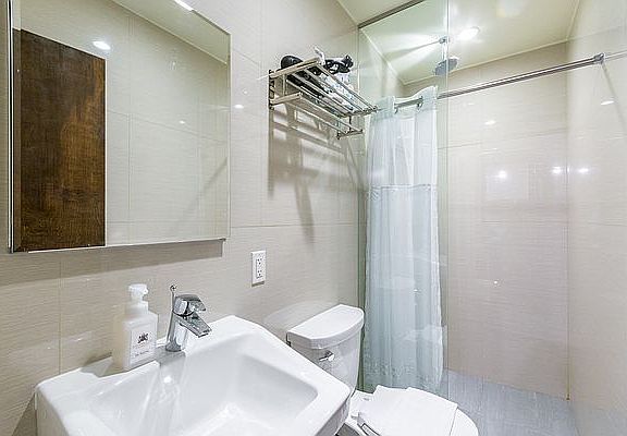 5th image of 111 E 39th St APT 4F