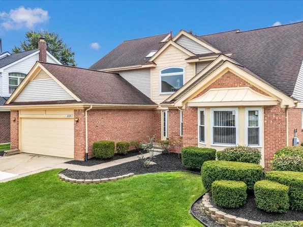 22291 Churchview Dr, Woodhaven, MI 48183